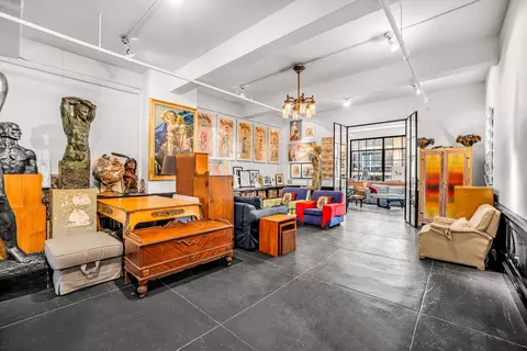 335 W 38th St #11, New York, NY 10018