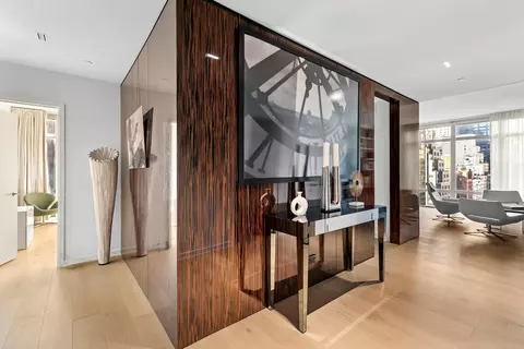 207 E 57th St #19B, New York, NY 10022
