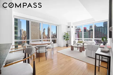 350 W 42nd St #27K, New York, NY 10036