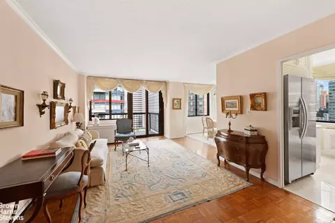 300 E 54th St #22H, New York, NY 10022