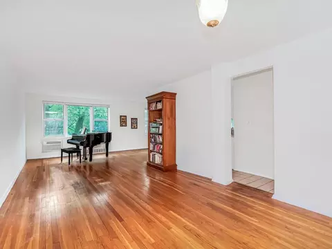 679 W 239th St #3J, New York City, NY 10463