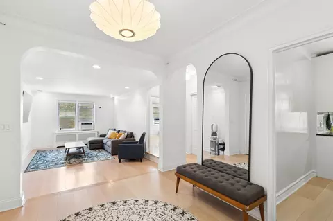 300 W 53rd St #2E, New York, NY 10019