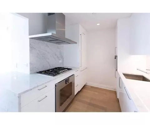 460 W 42nd St #51H, New York, NY 10036