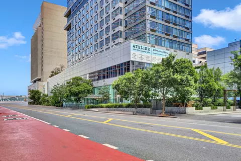 635 W 42nd St #7A, New York, NY 10036