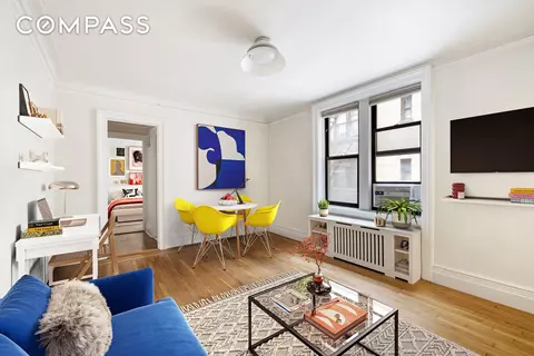 319 W 18th St #2I, New York, NY 10011