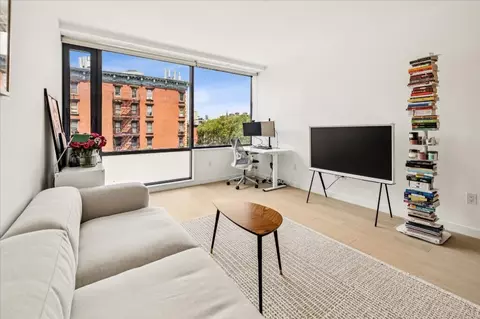75 1st Ave #4B, New York, NY 10003