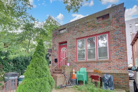 392 E 7th St, Brooklyn, NY 11218