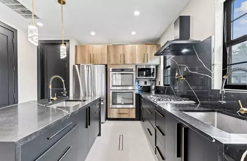 916 E 15th St, Brooklyn, NY 11230