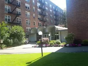 54-40 Little Neck Pkwy #4-M, Little Neck, NY 11362