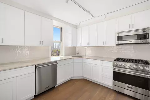555 Main St #1713, New York, NY 10044