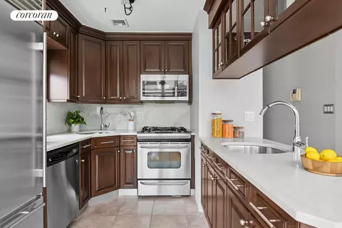 734 E 5th St #4L, Brooklyn, NY 11218