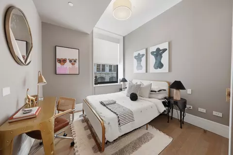 212 5th Ave #16B, New York, NY 10010