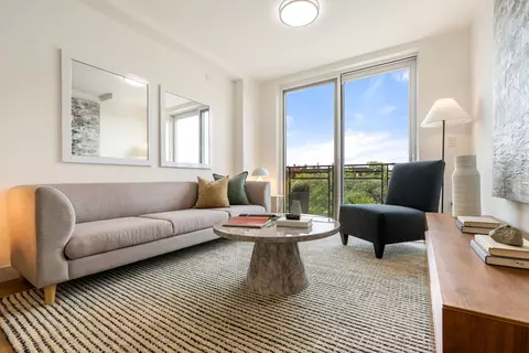 379 Ocean Pkwy #2B, Brooklyn, NY 11218