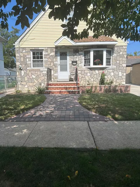 87-47 256th St, New York City, NY 11001