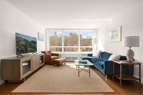 200 E 94th St #812, New York, NY 10128