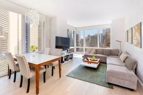 247 W 46th St #3104, New York, NY 10036