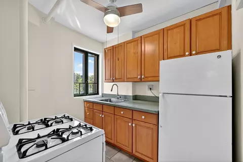 1555 Unionport Rd #7B, New York City, NY 10462