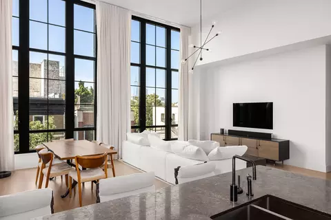 438 E 12th St #PHF, New York, NY 10009