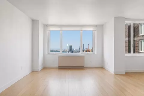 322 W 57th St #39U, New York, NY 10019