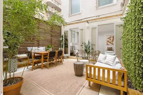 122 E 25th St #2ND, New York, NY 10010