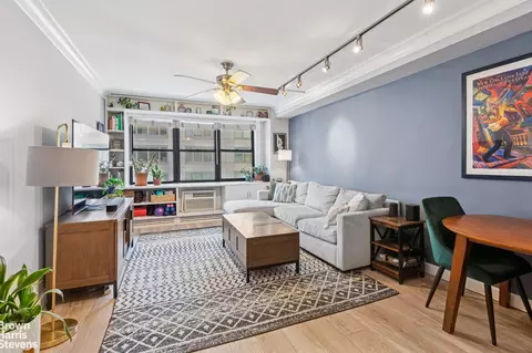 330 3rd Ave #15H, New York, NY 10010
