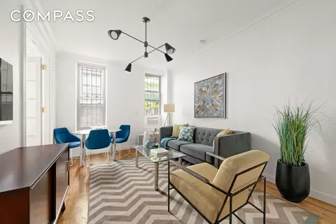323 W 43rd St #1R, New York, NY 10036