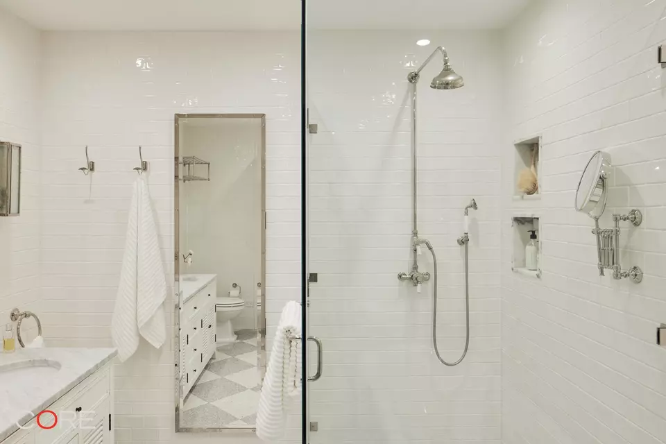 Bath - 107 W 26th St #2, New York, NY 10001 photo 3 of 4