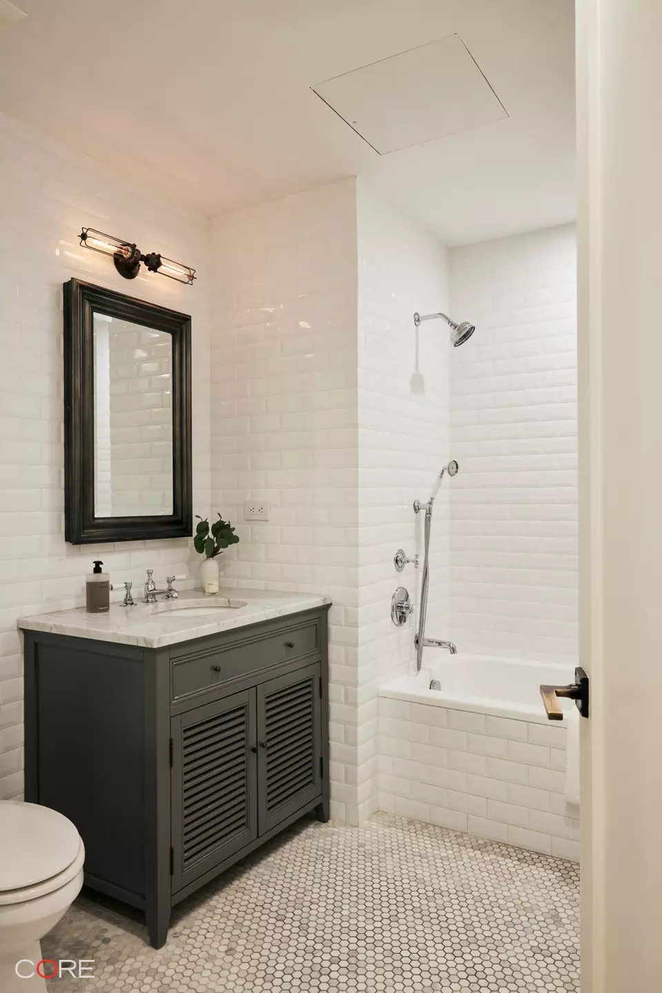 Bath - 107 W 26th St #2, New York, NY 10001 photo 4 of 4