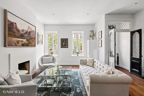 362 W 19th St, New York, NY 10011