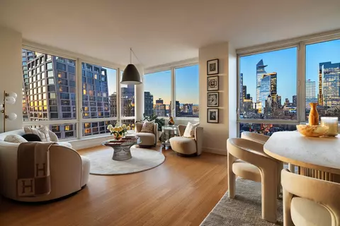 450 W 17th St #2208, New York, NY 10011