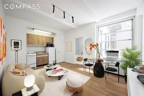 325 W 45th St #108, New York, NY 10036