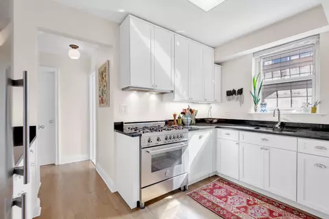 69 5th Ave #8G, New York, NY 10003