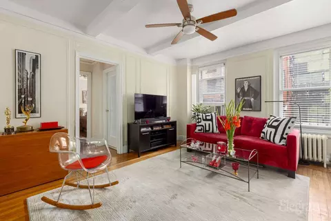325 W 45th St #319, New York, NY 10036