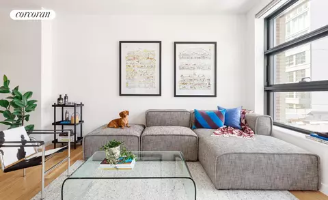 547 W 47th St #203, New York, NY 10036