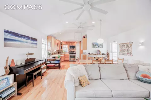355 D Dormans Ct #D, New York City, NY 11693