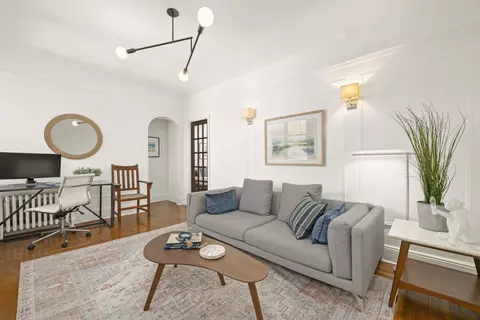 232 E 6th St #6E, New York, NY 10003