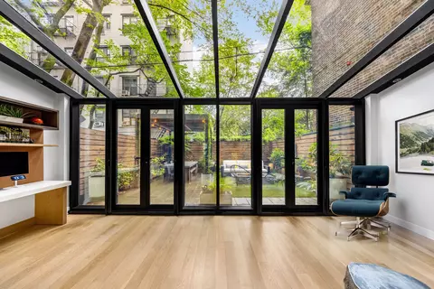 253 E 7th St #TH, New York, NY 10009
