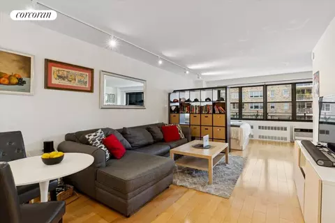 345 E 81st St #6D, New York, NY 10028