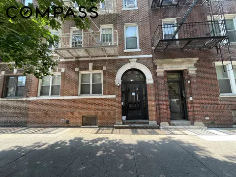 31-74 33rd St, Astoria, NY 11106