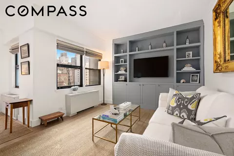 201 E 21st St #12M, New York, NY 10010