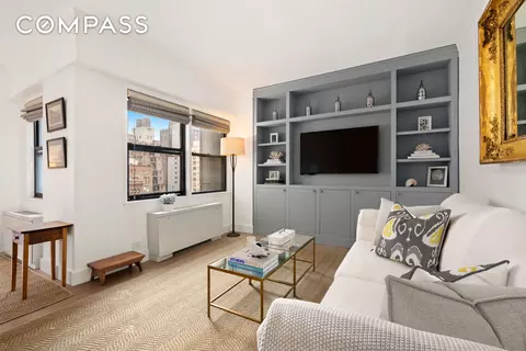 201 E 21st St #12M, New York, NY 10010