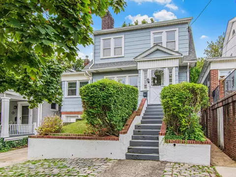 5621 Post Rd, New York City, NY 10471