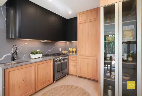19 N Henry St #3B, Brooklyn, NY 11222