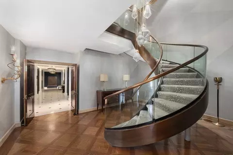 15 W 53rd St #PH, New York, NY 10019
