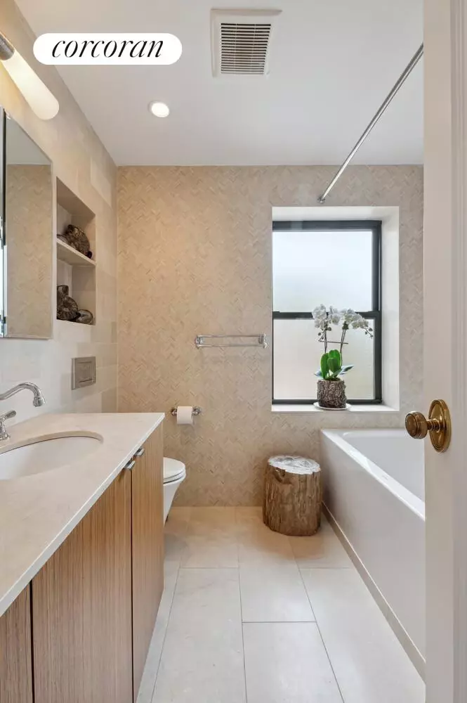 Bath - 150 W 87th St #PHS, New York, NY 10024 photo 2 of 2