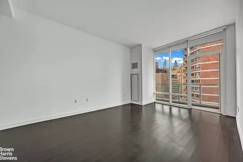 300 E 23rd St #9B, New York, NY 10010