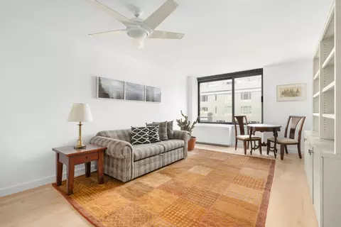 270 W 17th St #6I, New York, NY 10011