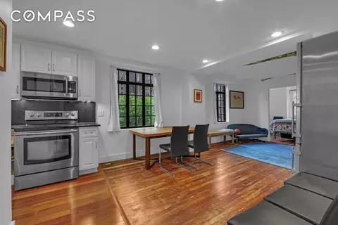 320 E 42nd St #918, New York, NY 10017