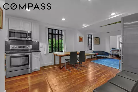320 E 42nd St #918, New York, NY 10017