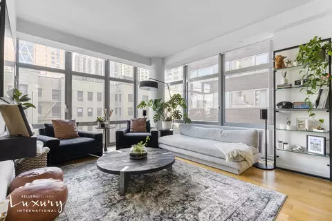 310 W 52nd St #5J, New York, NY 10019
